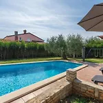 Lucas By Interhome *