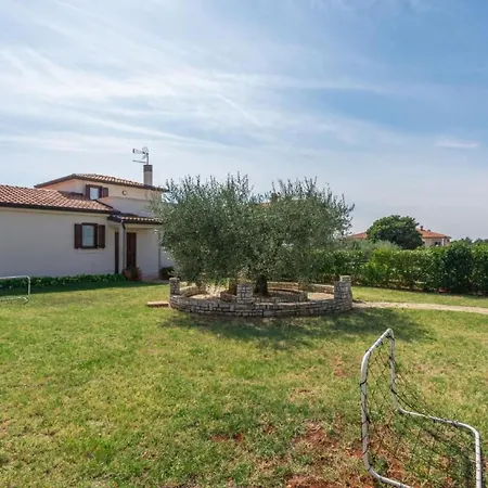Nyaraló Lucas By Interhome Novigrad Istria